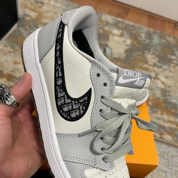 EUC Men’s Size 8 (Euro Sz 41) Dior X Air Jordan 1 Low Sneakers Grey/Black-Sail - Picture 15 of 17